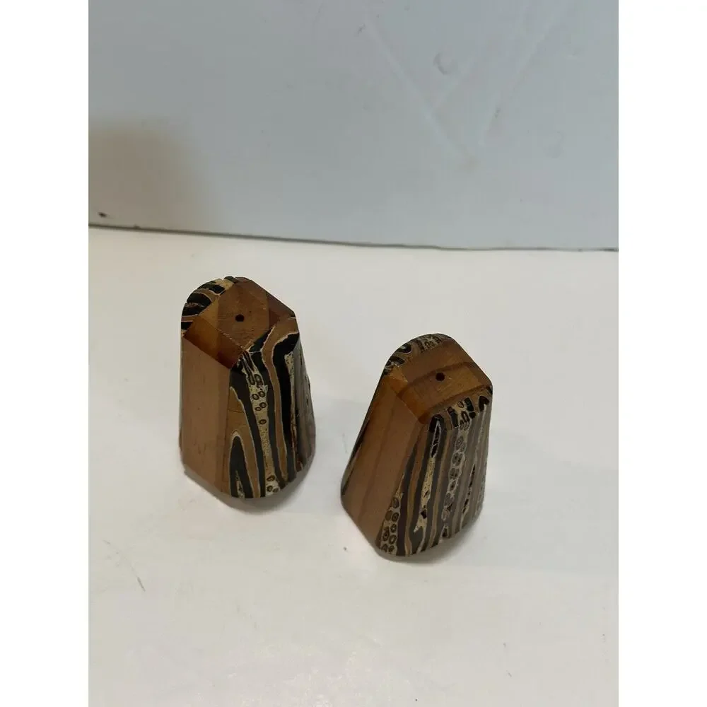 new zealand wood SALT‎ & PEPPER Shaker vintage SET Souvenir 3.5” set of 2